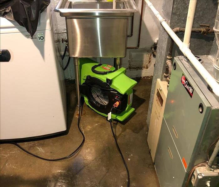 Air mover setup to dry a washing machine leak